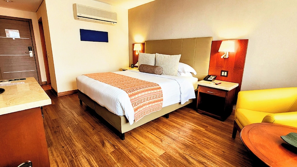 Executive Room, 1 King Bed - Photo 4