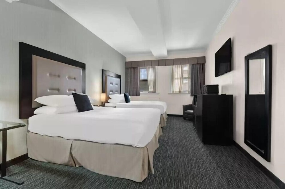 Standard Room, 2 Queen Beds, Non Smoking - Photo 1