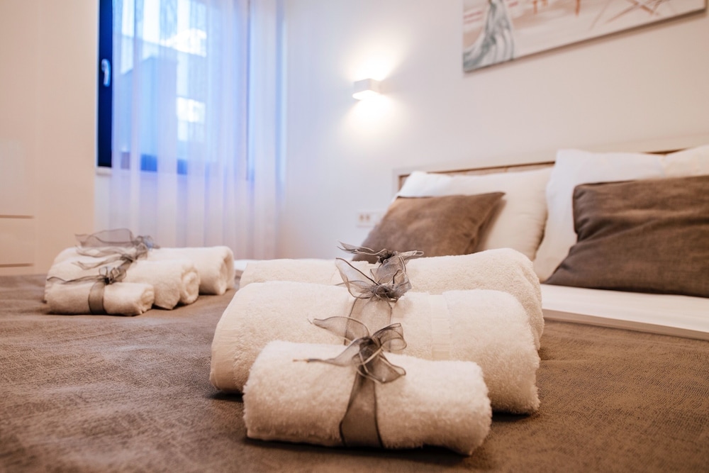 Design Apartment, 2 Bedrooms, Terrace, Sea View