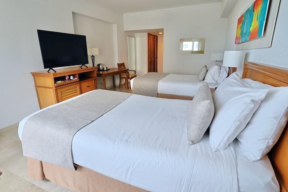 Executive Room, Multiple Beds, Partial Ocean View (k) photo 2