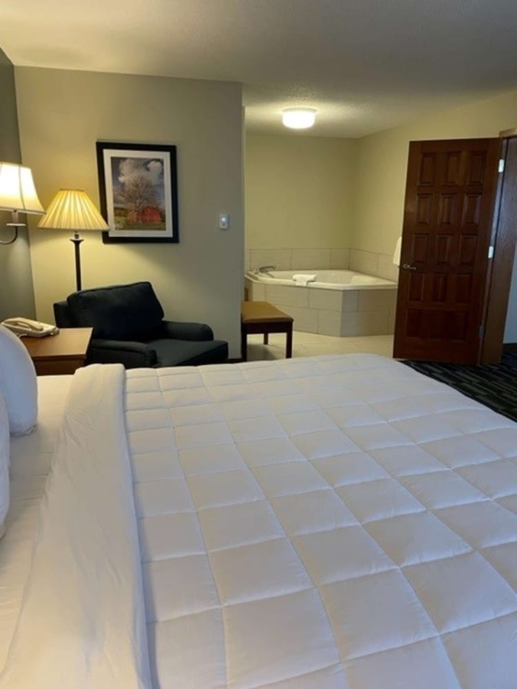 Suite, 1 King Bed, Non Smoking, Jetted Tub photo 1