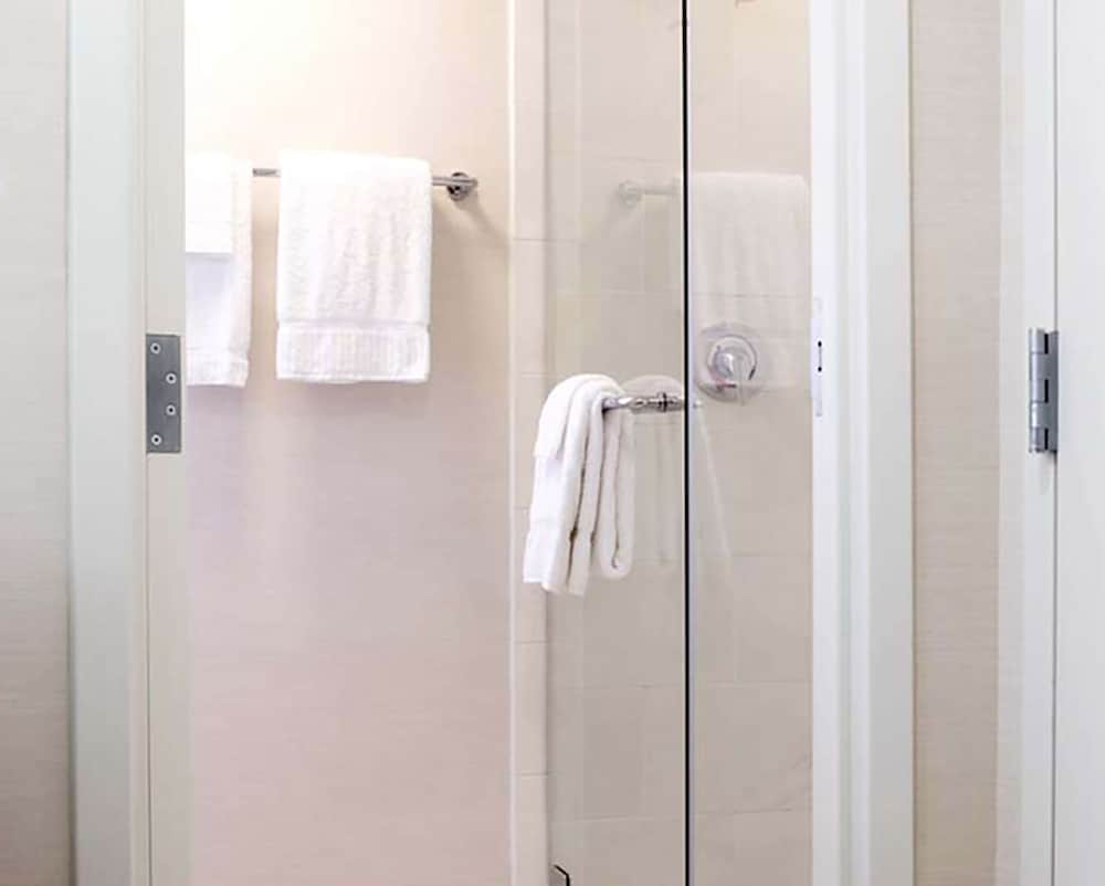 Room, 1 King Bed (Disney Springs View) thumbnail 5
