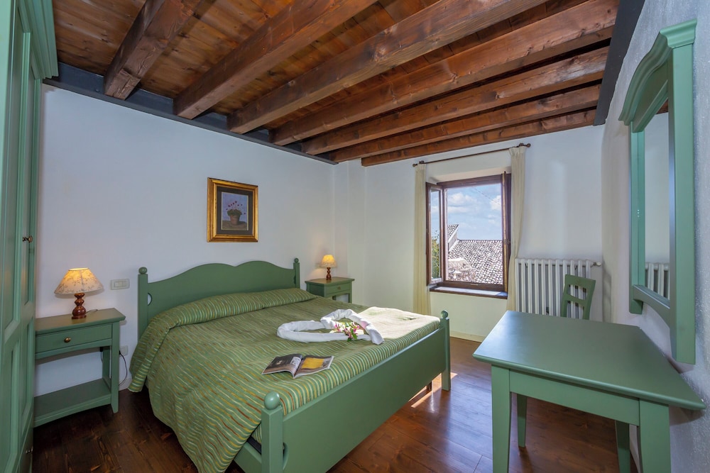 Family Apartment, Multiple Bedrooms, Mountainside (Liano Orchidea -Terrace & parking) photo 1