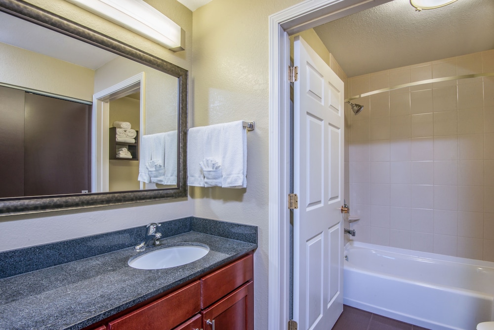 Studio Suite, 1 Queen Bed, Kitchen - Photo 3