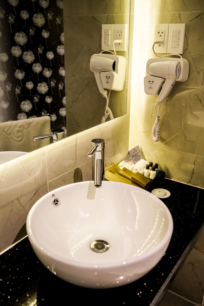 Deluxe Double or Twin Room, Pool View - Photo 4