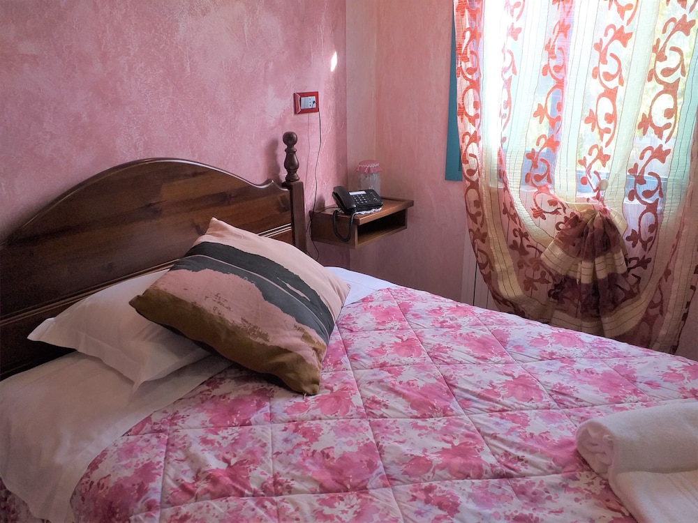 Classic Single Room, Garden View