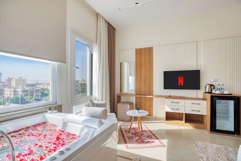 Junior Studio Suite, Hot Tub, Mountain View