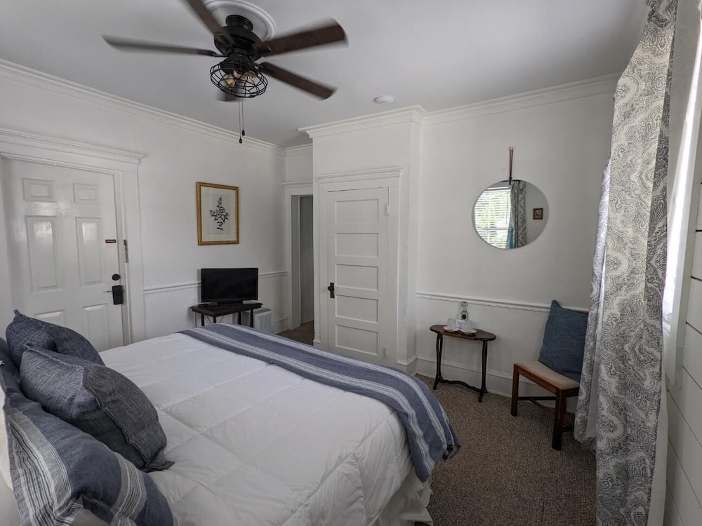 Miranda Room