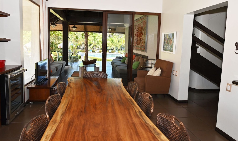 Family Villa, 4 Bedrooms, Pool View photo 2