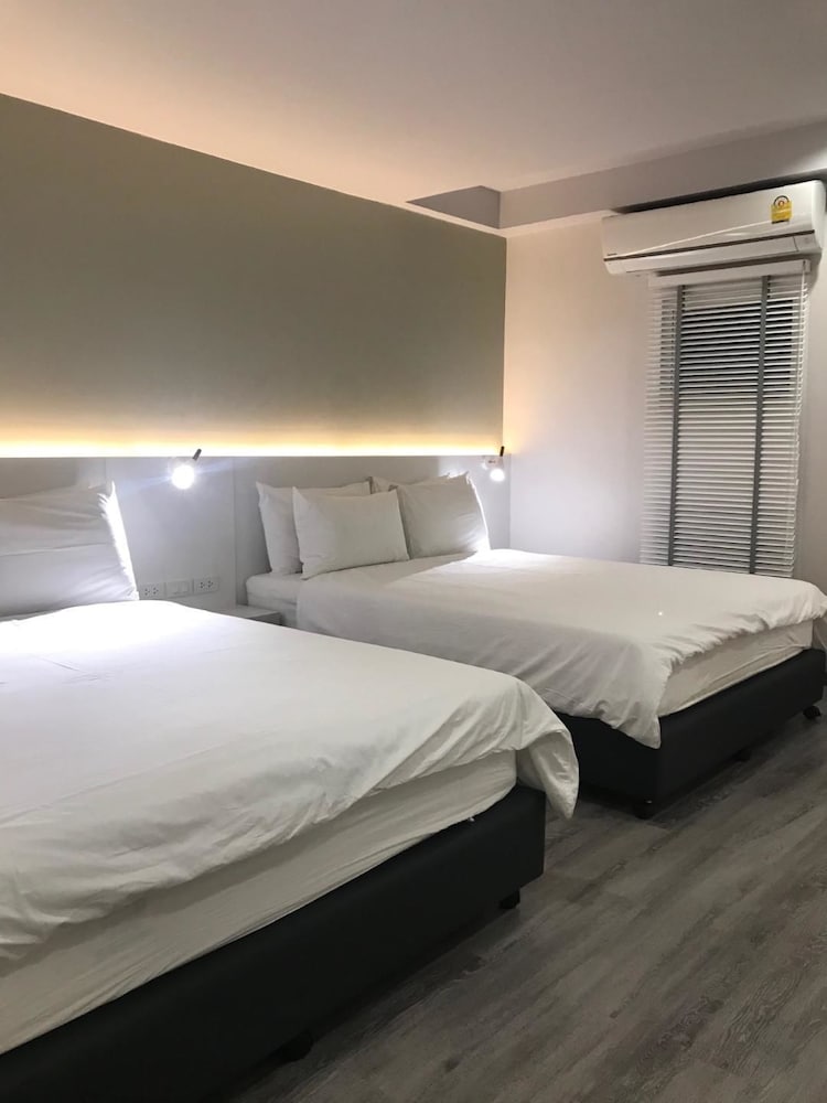 Twin Room, 2 Queen Beds photo 3