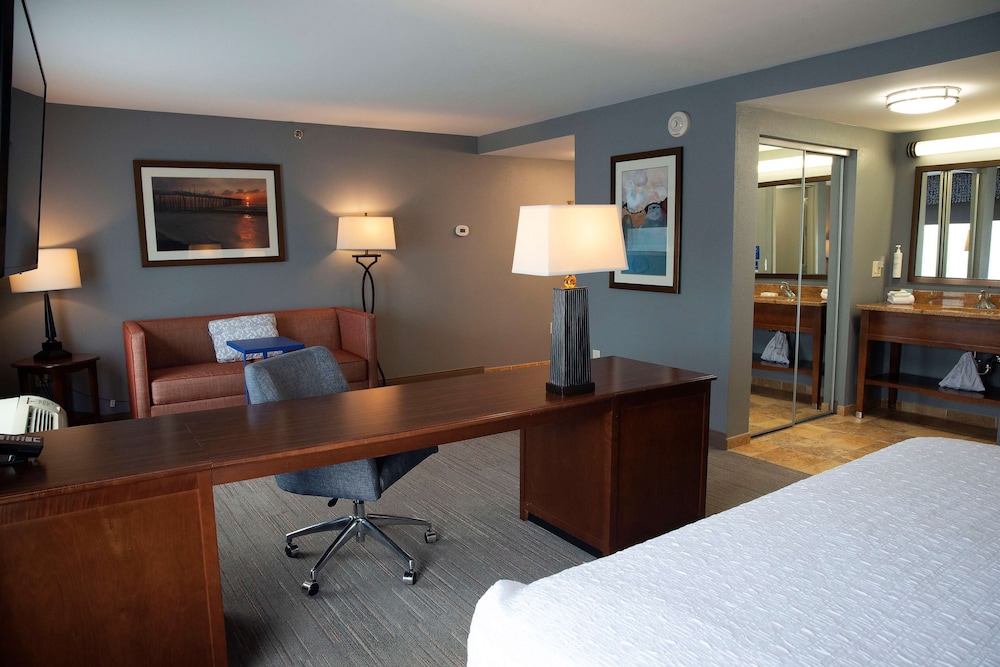 Studio, One King Bed, Accessible photo 1