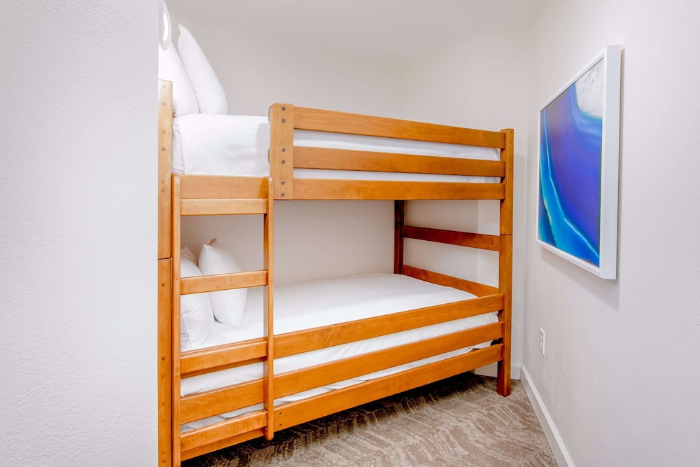 Junior Suite, 2 Queen Beds - Photo 3