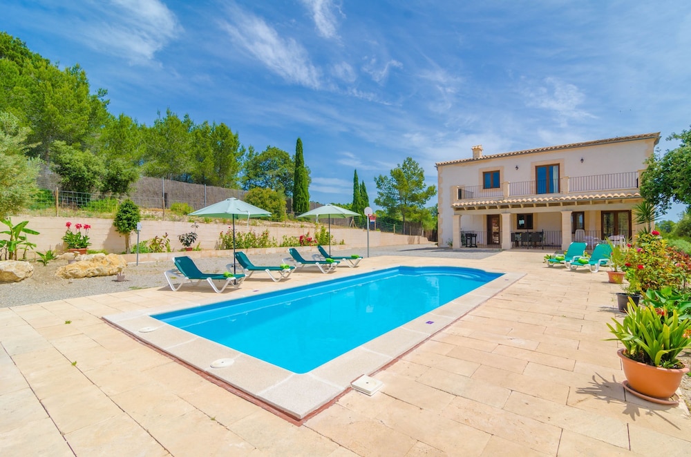 Villa photo 2