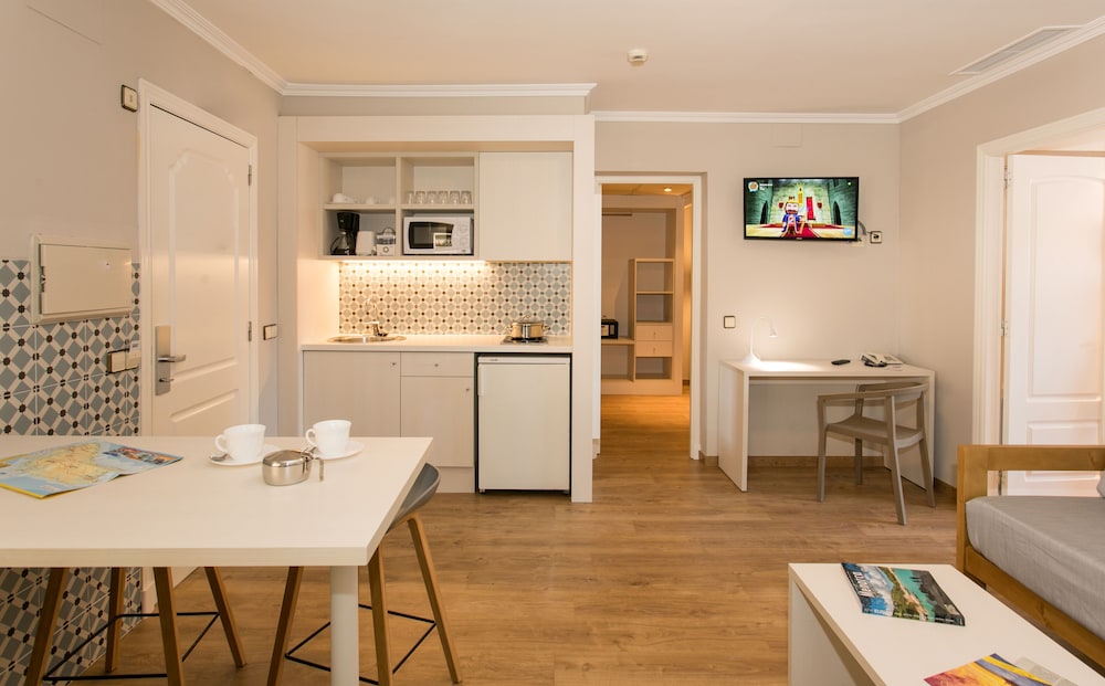 Apartment, 2 Bedrooms (3 adults and 1 child) photo 3