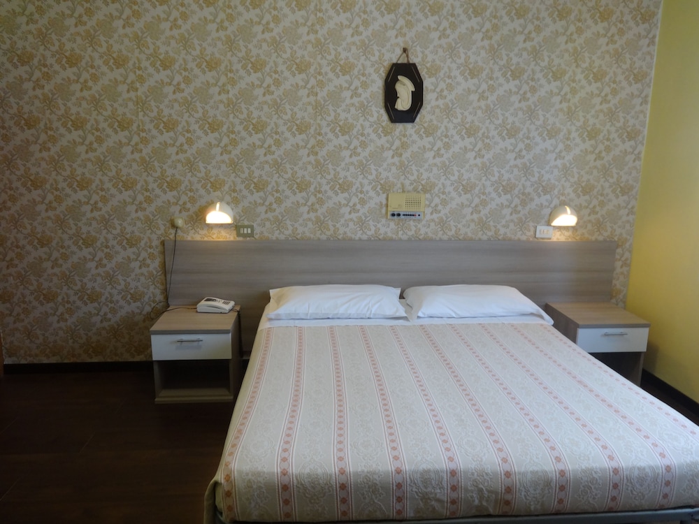 Double or Twin Room photo 2