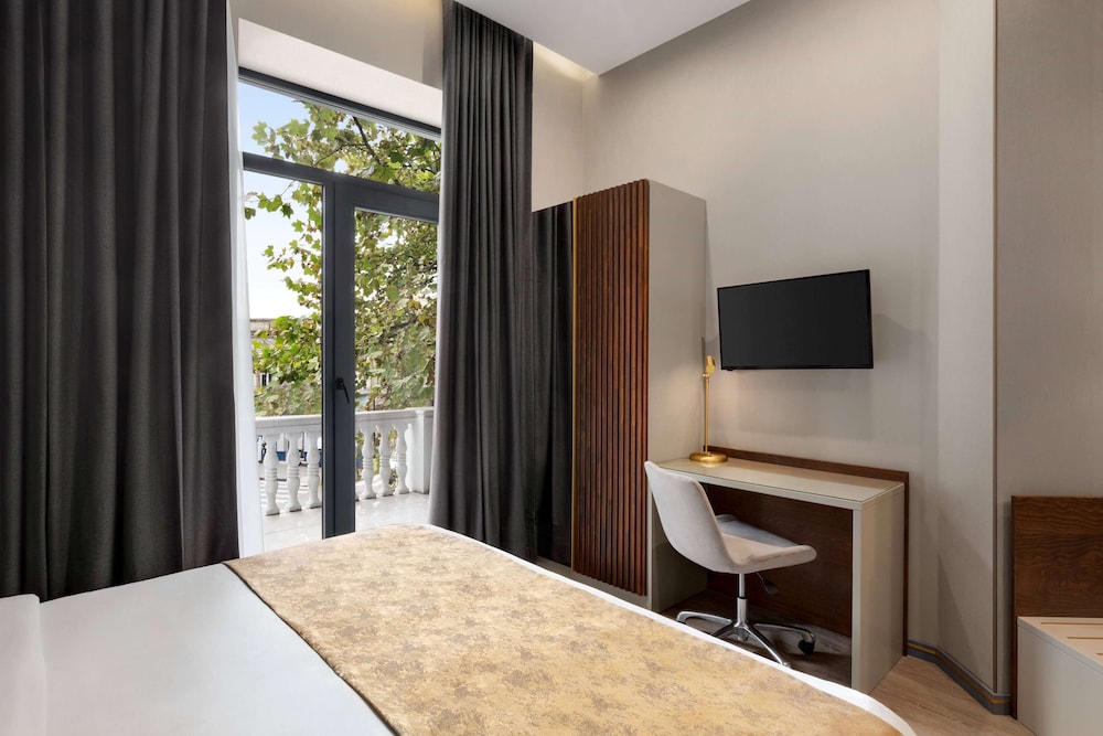 Premium Room, Multiple Beds, Non Smoking (Chamber, No Balcony) photo 3