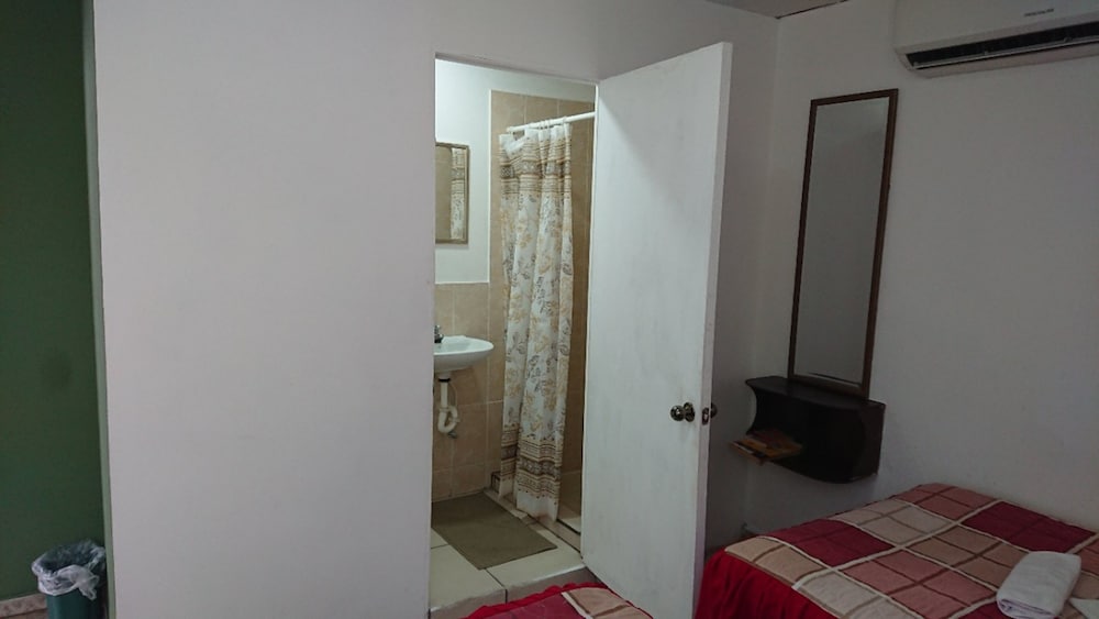Economy Double Room photo 3