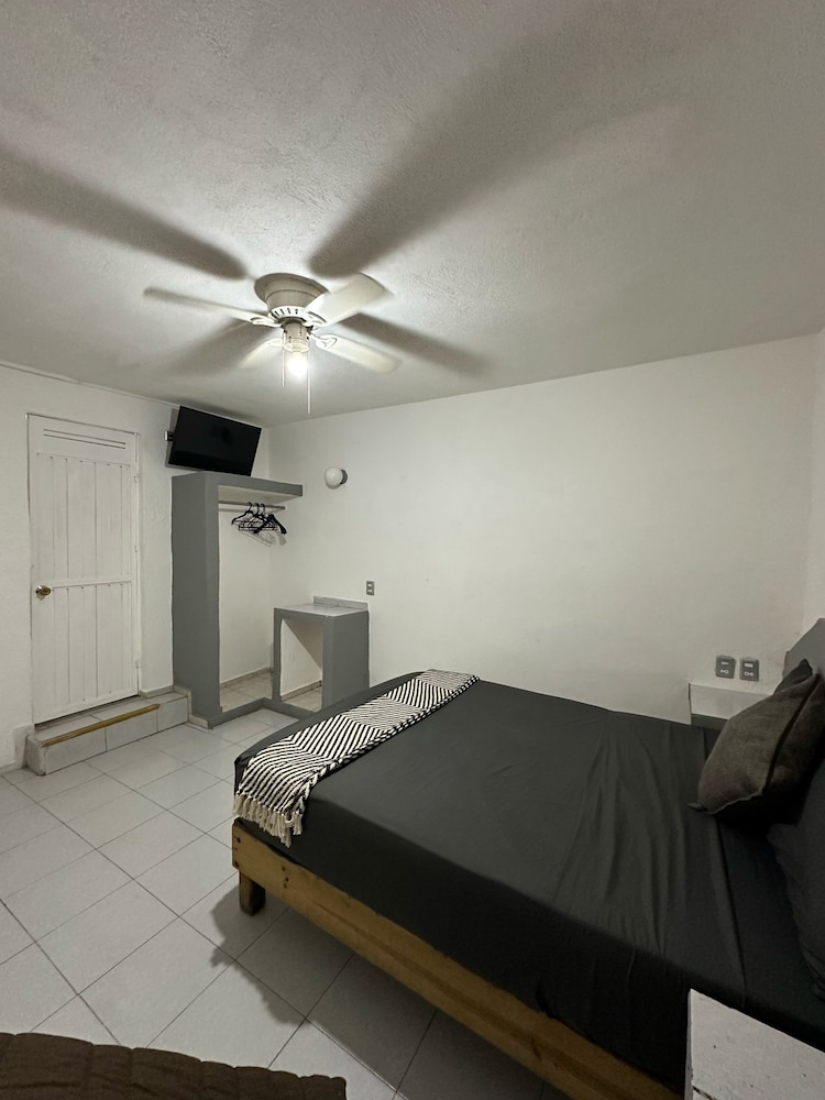 Basic Room, 1 Double Bed photo 3