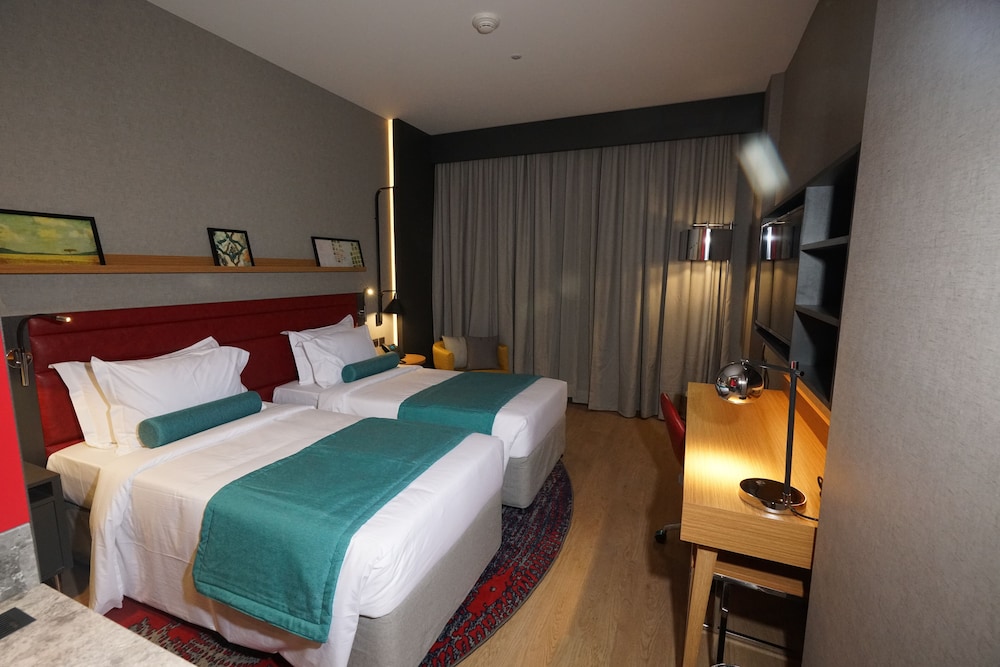 Room, 2 Twin Beds, Smoking - Photo 2