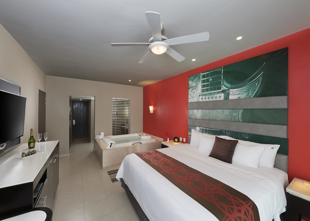 Deluxe Room King Bed