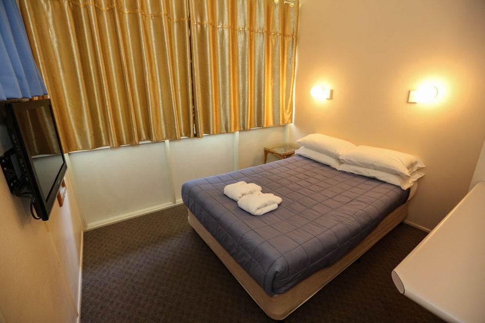 Double or Twin Room, 2 Bedrooms, Pool View photo 1