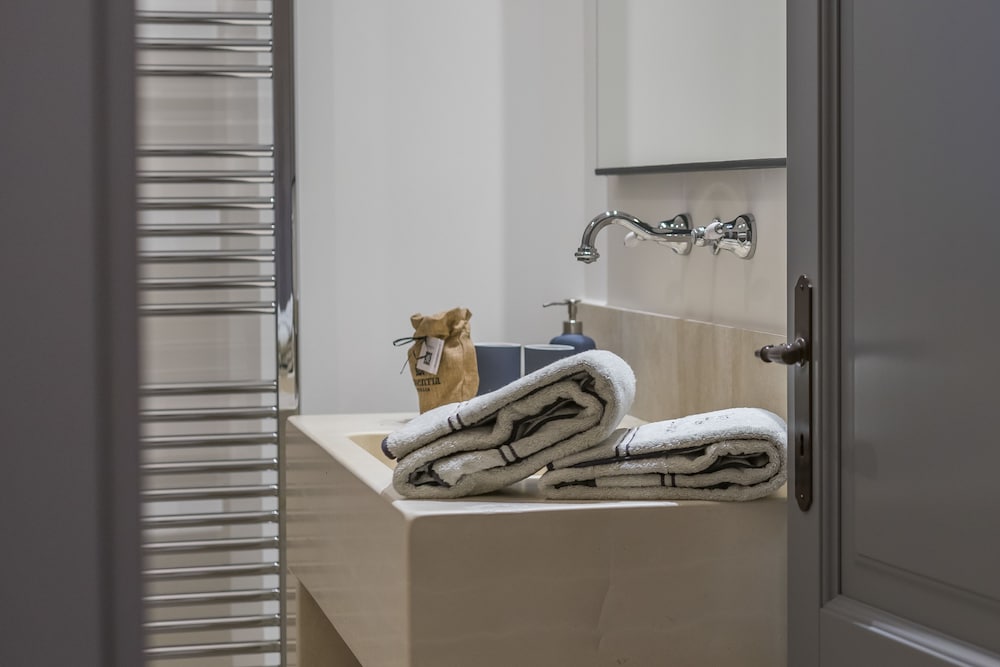 Deluxe Double Or Twin Room, 1 Double Or 2 Twin Beds, Ensuite, Courtyard Area photo 2
