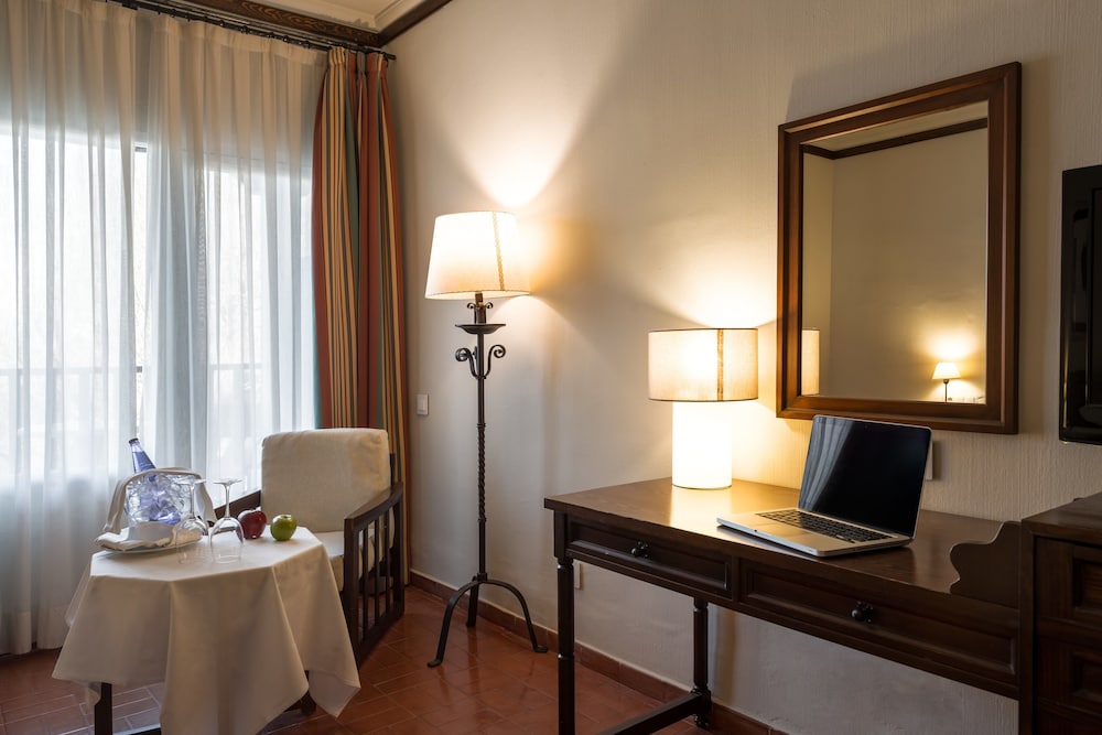 Standard Twin Room - Photo 4