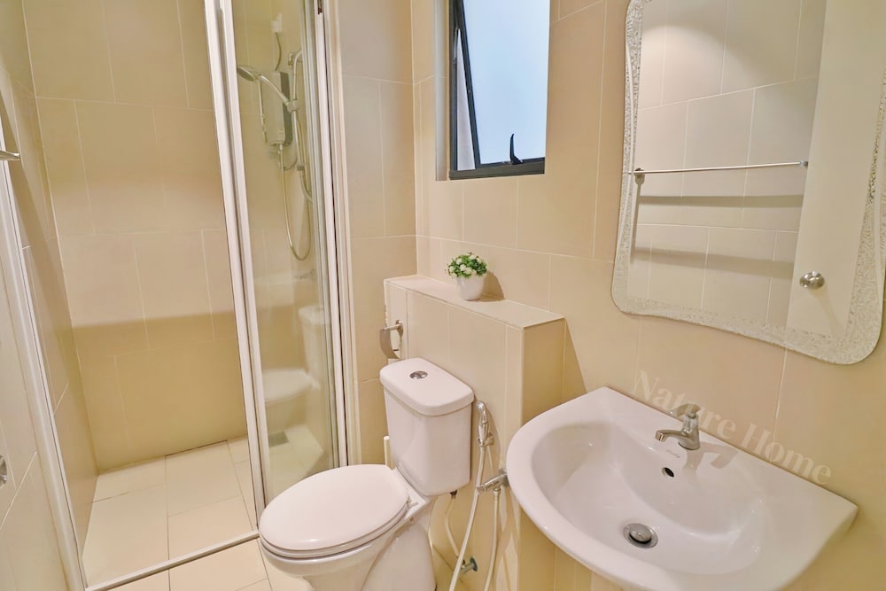 Deluxe Apartment, 2 Bedrooms, Sea View, Beachside - Photo 3