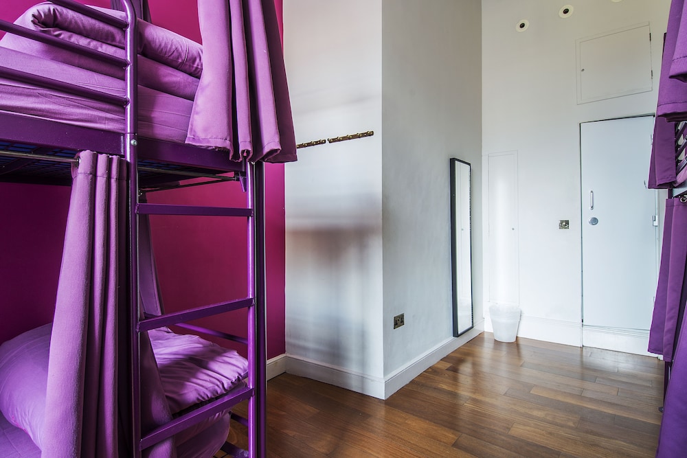Bed in 8-Bed Mixed Dorm Ensuite photo 3