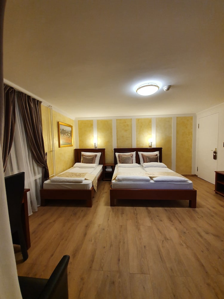 Standard Triple Room - Photo 13
