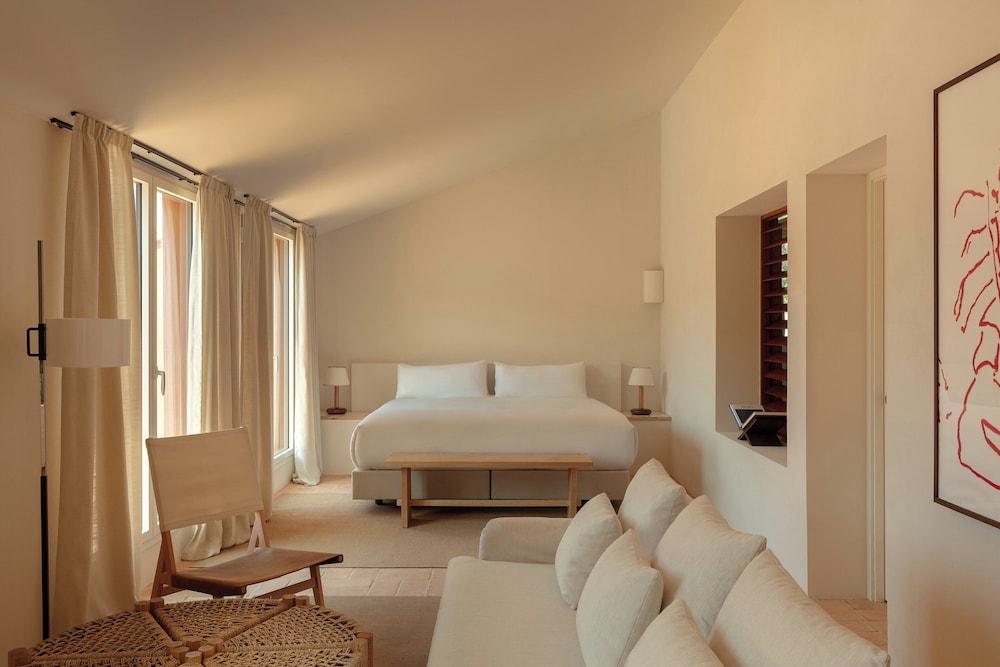 Suite (Victoria)