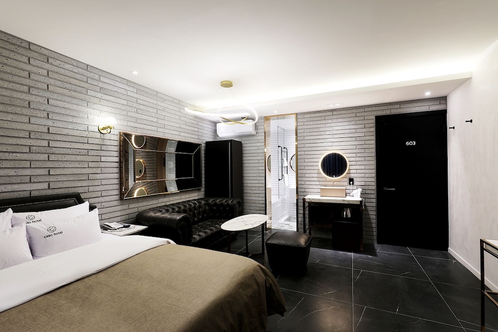 VIP Room - Photo 21