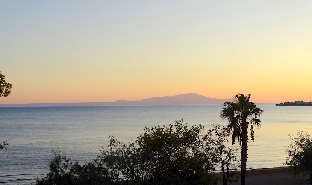 Superior Triple Room, Sea View photo 3