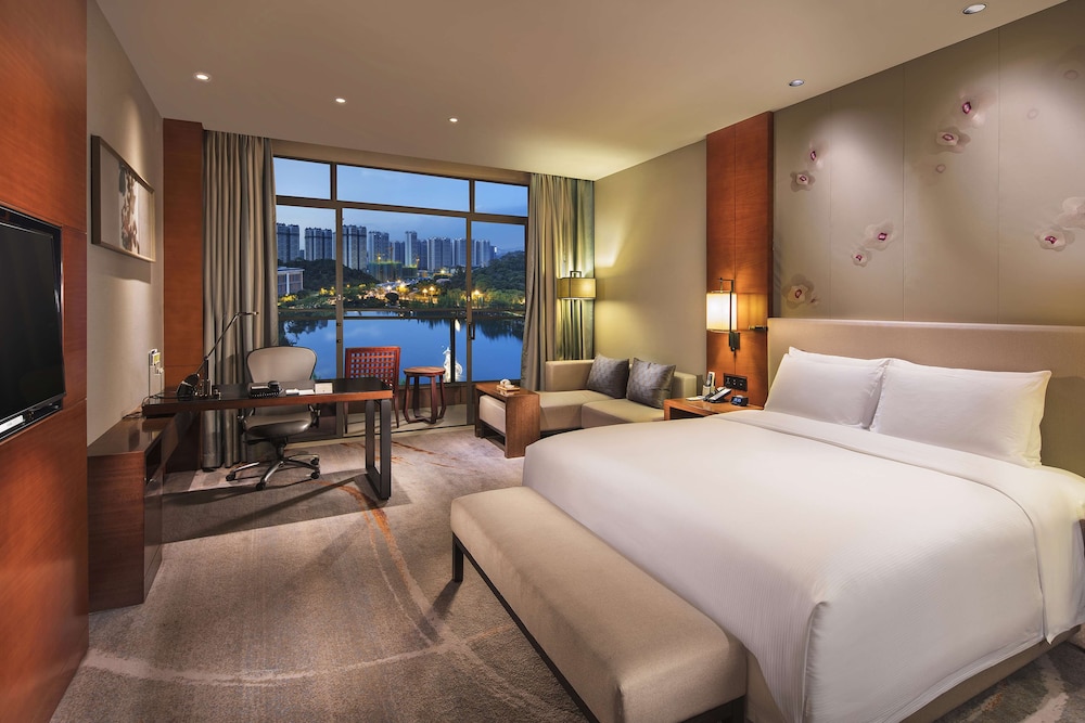 King, Executive Room