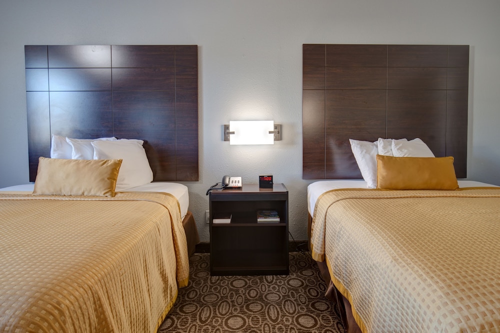 Room, 2 Queen Beds, Non Smoking (Exterior Corridor) - Photo 1