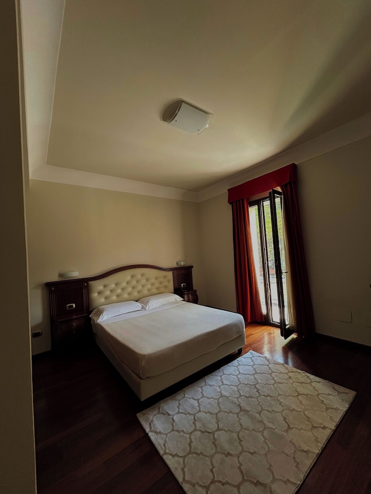 Suite, Hot Tub photo 1