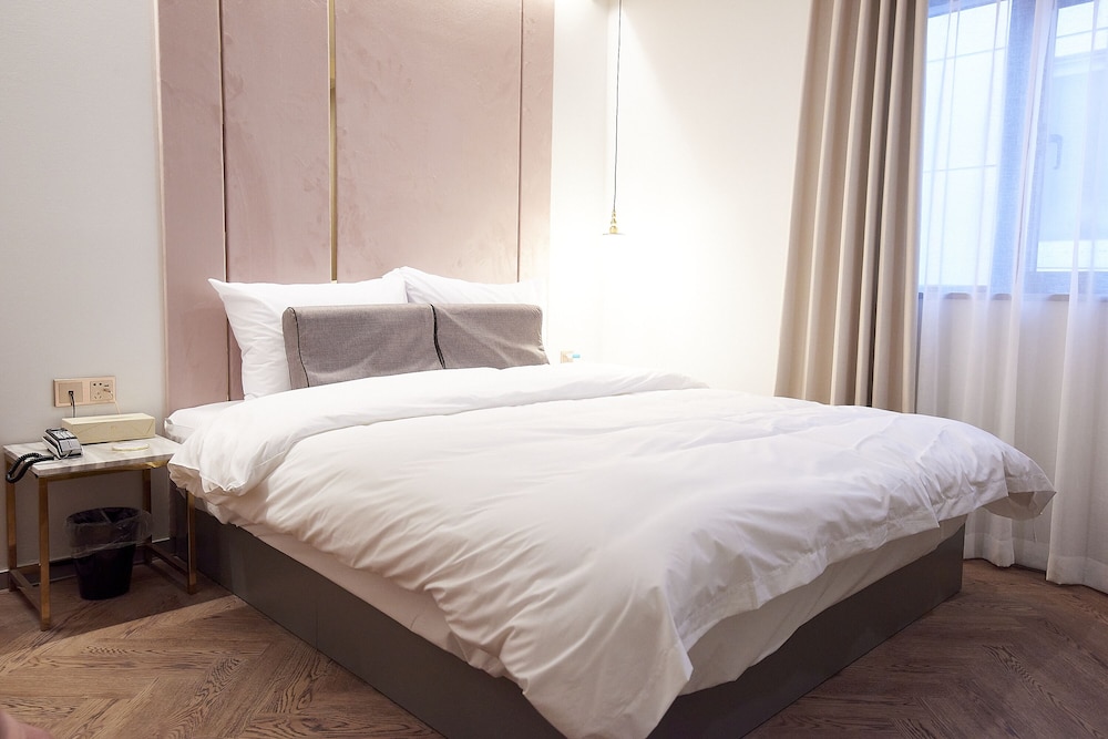 Standard Double Room - Photo 12
