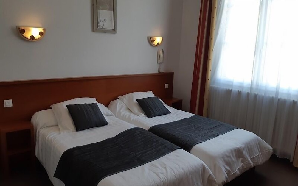 Twin Room - Photo 3