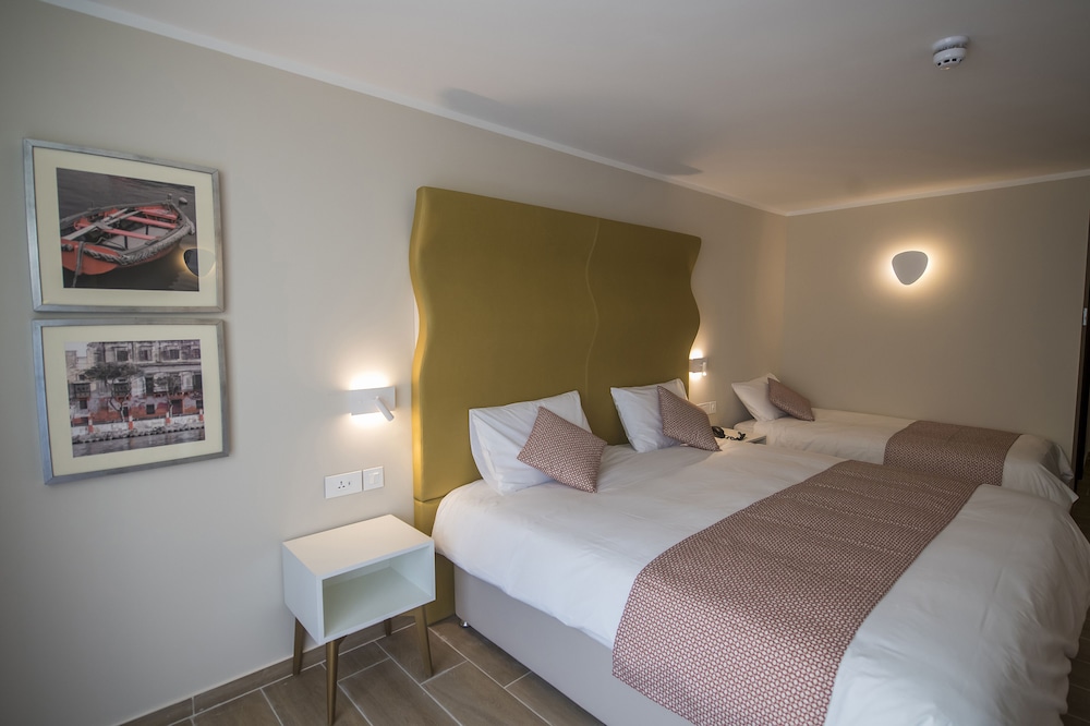 Triple Room, Partial Sea View