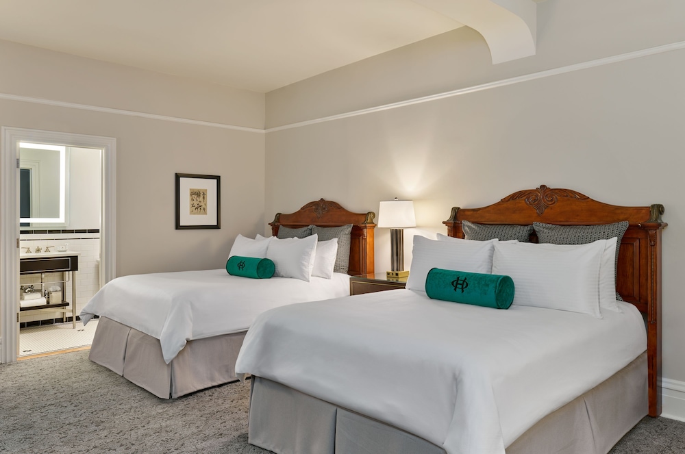 Deluxe Room, 2 Queen Beds - Photo 2