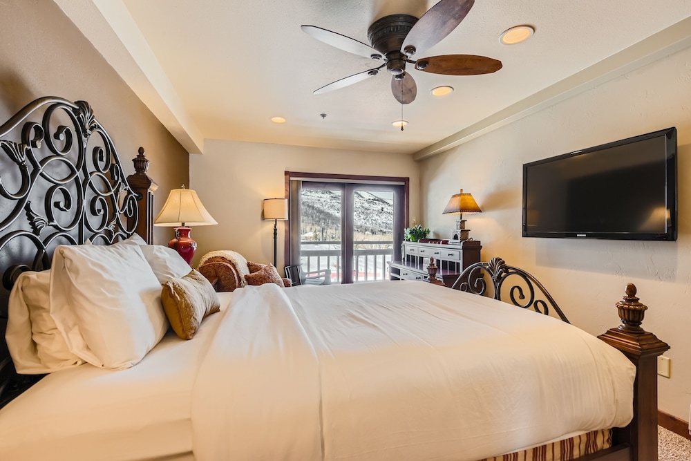 Condo, 3 Bedrooms
