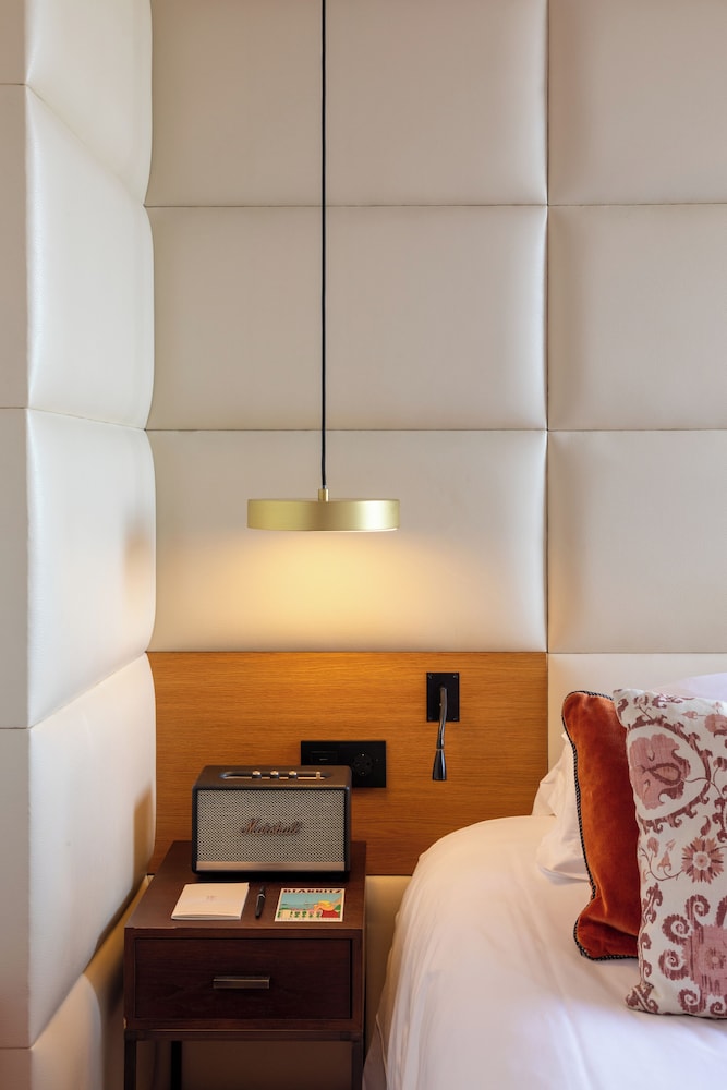 Superior Room, 1 Queen Bed photo 2