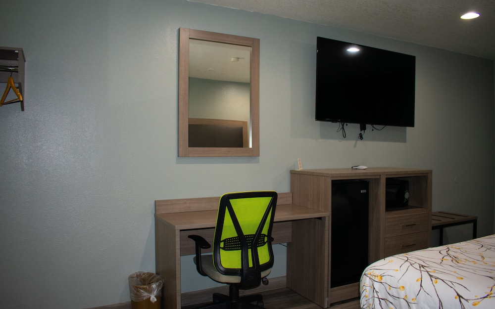 Executive Room, 1 King Bed, Non Smoking photo 3