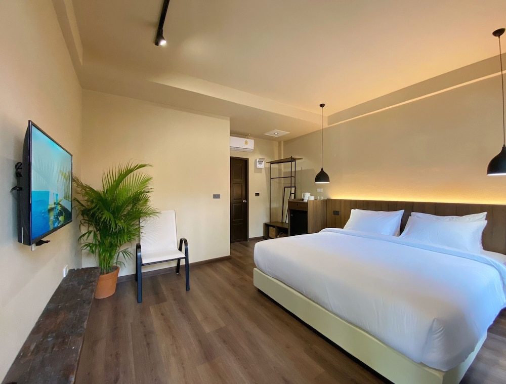 Basic Double Room, 1 King Bed photo 2