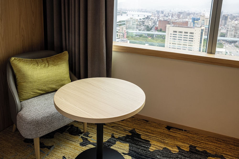 Available room thumbnail 5