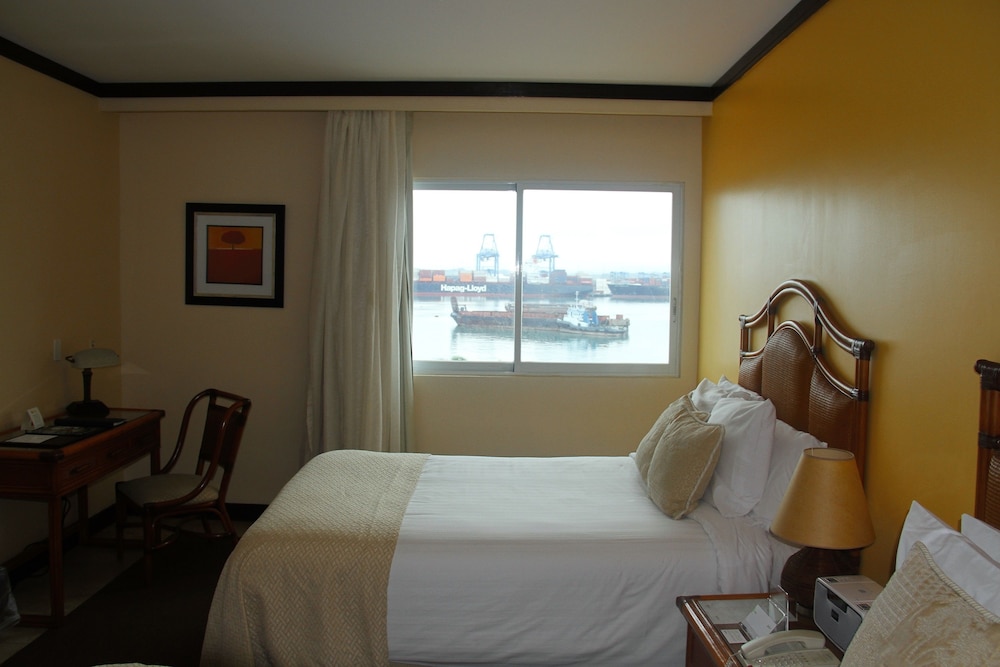 Basic Room, 2 Double Beds - Photo 6