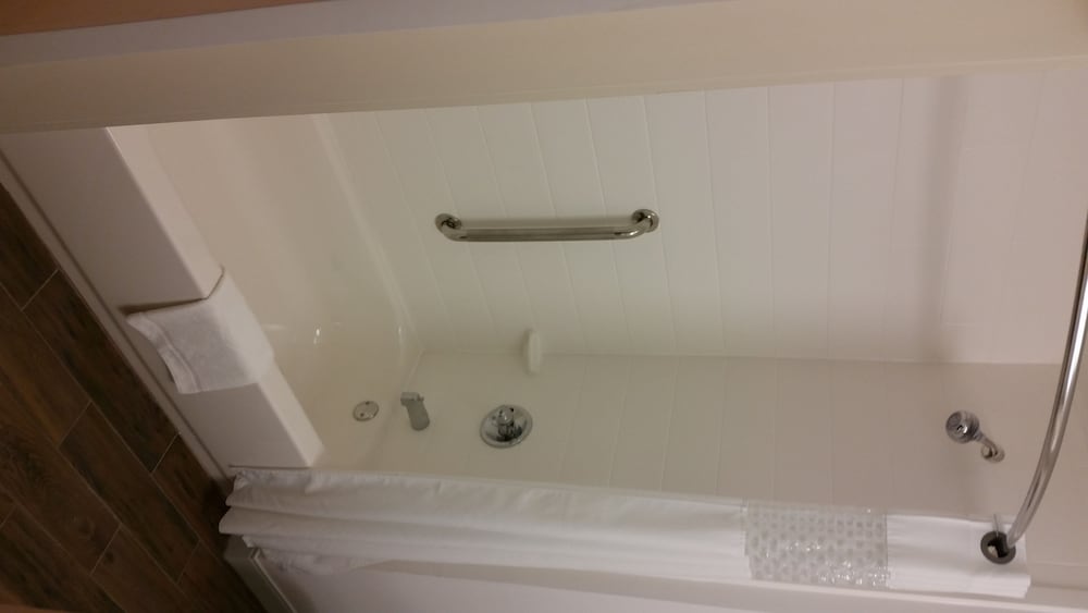 Room, 1 King Bed, Non Smoking, Refrigerator & Microwave - Photo 15