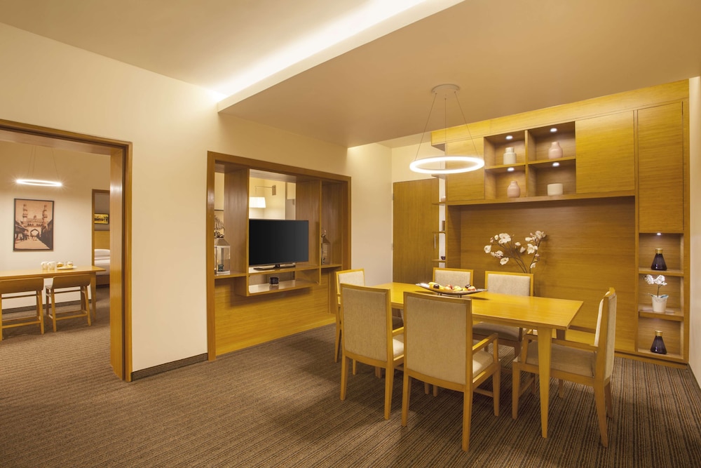 Suite, 1 King Bed with Sofa bed