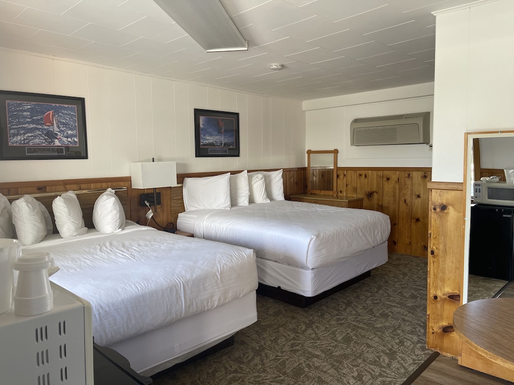 Standard Room, 2 Queen Beds photo 1
