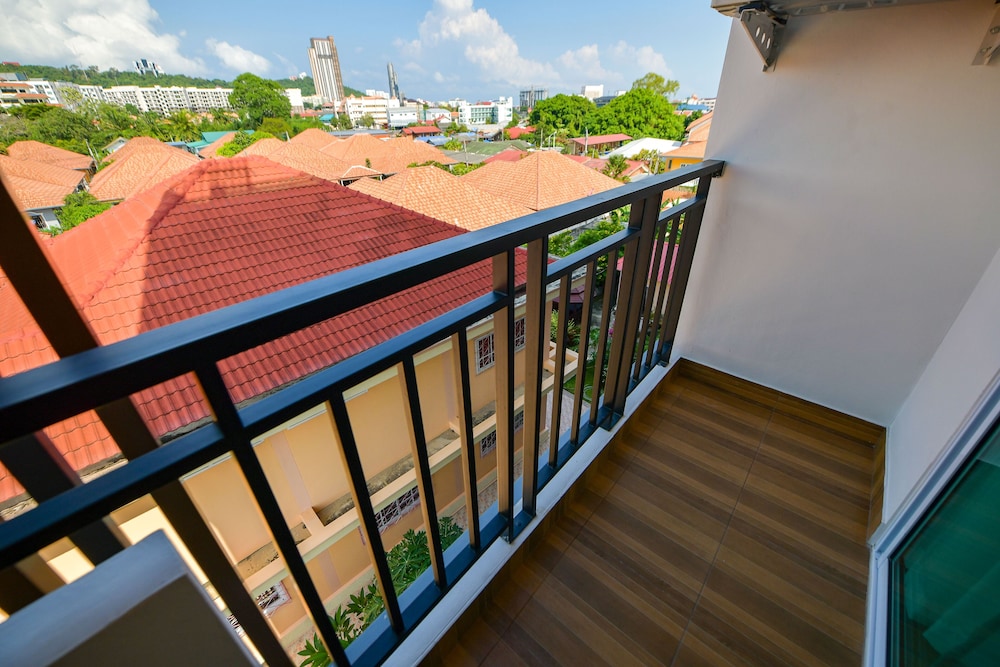 Deluxe Double Room - Photo 10